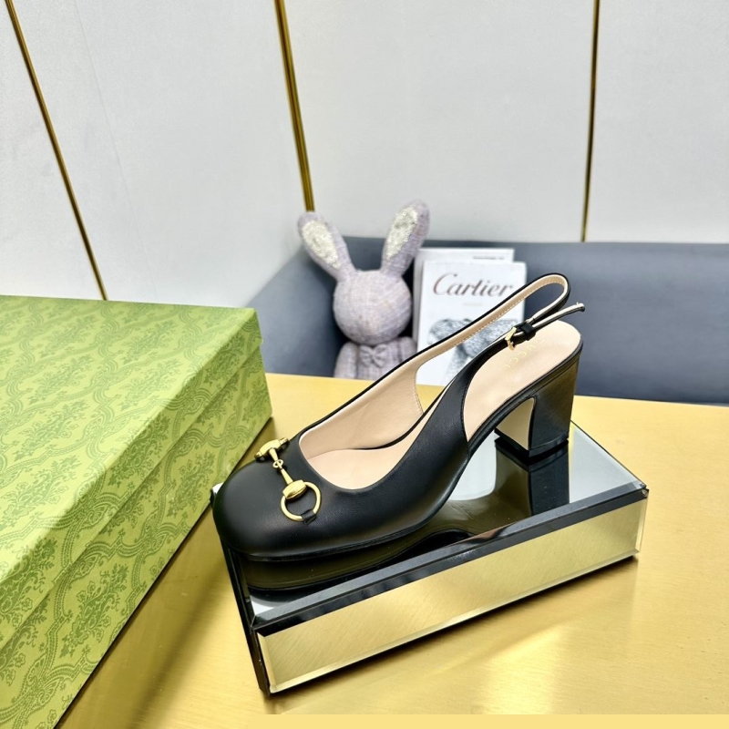 G*u*i sandals
